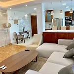 Modern 2 Bed Large Apartment *