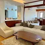 Modern 2 Bed Large
