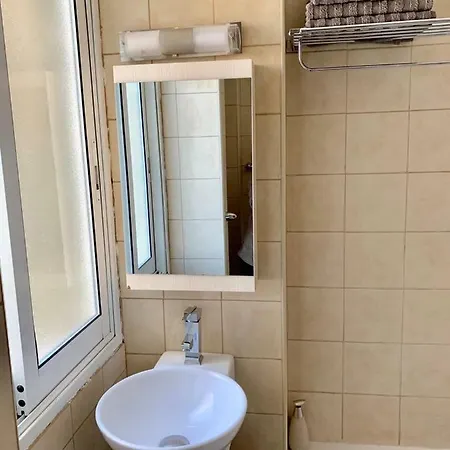 Modern 2 Bed Large Close To Of Cyprus And Hospital
