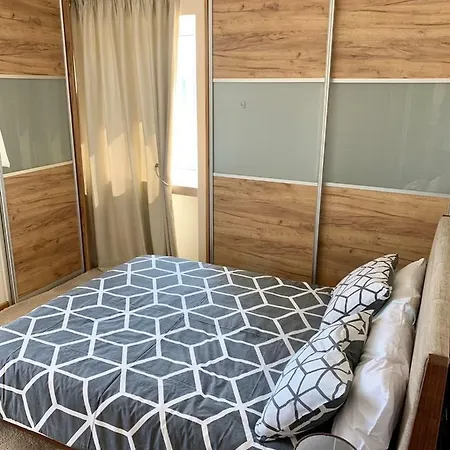 Modern 2 Bed Large Close To Of Cyprus And Hospital