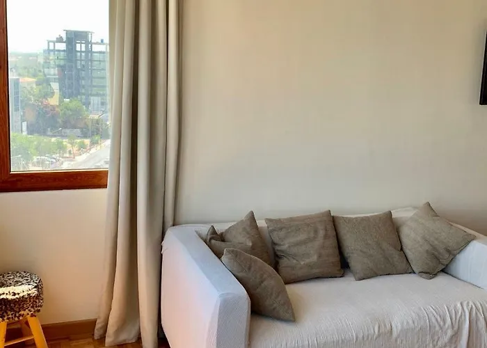 Modern 2 Bed Large 尼科西亚