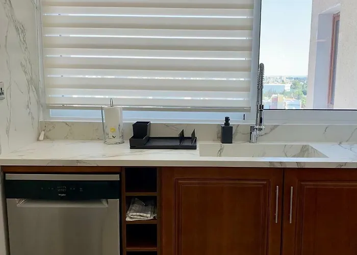 Modern 2 Bed Large *