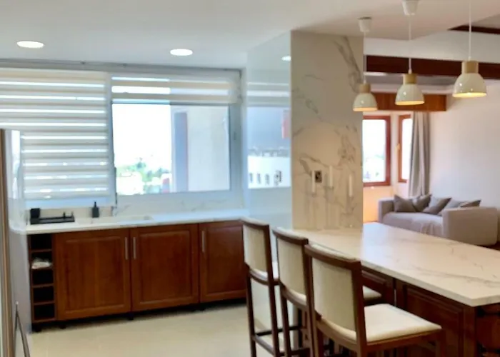 Modern 2 Bed Large *